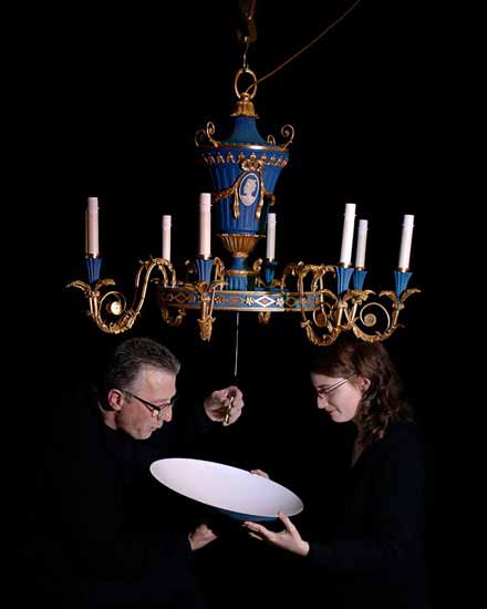 Lustre en assemblage réalisé dans un bleu Roy Lustre en assemblage réalisé dans un bleu Roy