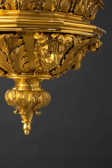 Tête de lion, caractéristique du style Louis XIV. Tête de lion, caractéristique du style Louis XIV.