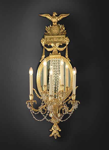 L'applique finalisée : bois et bronze dorés à la feuille d'or L'applique finalisée : bois et bronze dorés à la feuille d'or